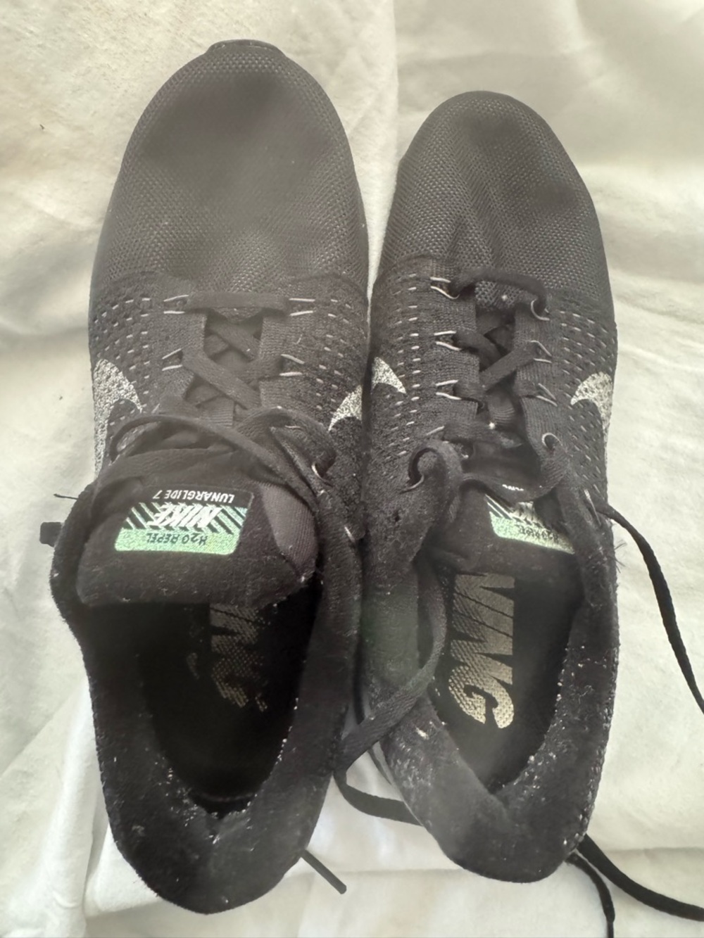 Nike Men’s Black Sneakers with Subtle White Swoosh